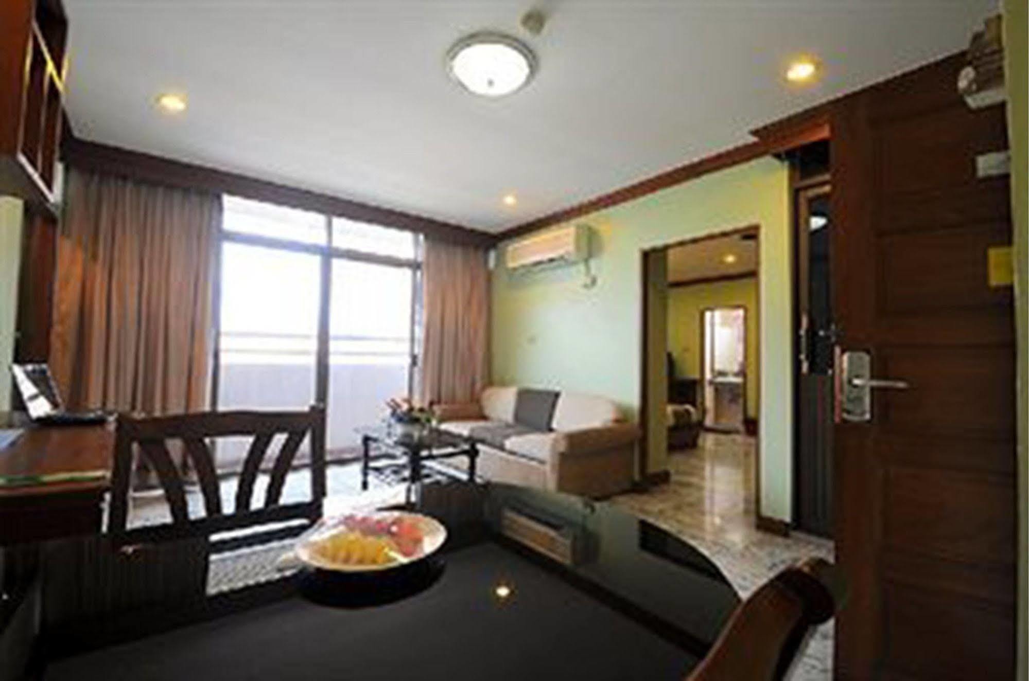 Royal Asia Lodge Sukhumvit Бангкок Экстерьер фото